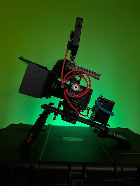 Red Komodo COMPACT CINEMA CAMERA FEATURING RED’S UNPARALLELED IMAGE QUALITY, COLOR SCIENCE, AND GROUNDBREAKING GLOBAL SHUTTER SENSOR TECHNOLOGY IN A SHOCKINGLY SMALL AND VERSATILE FORM FACTOR.